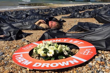 Ο αριθμός των νεκρών στη Μεσόγειο αυξάνεται, ενώ η Ευρώπη κοιτάζει από την άλλη μεριά