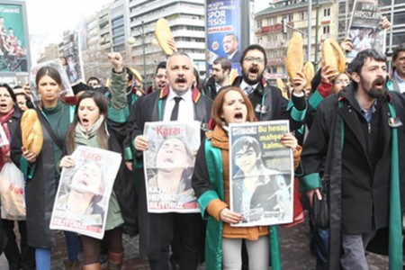 Η Τουρκία πρέπει να εγκαταλείψει την «δίκη παρωδία» κατά των διοργανωτών της διαδήλωσης στο Πάρκο Gezi