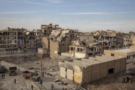 Συρία: Ένα χρόνο μετά τη Ράκκα, ο Συνασπισμός υπό την ηγεσία των ΗΠΑ προσβάλλει τους επιζώντες