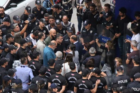 Τουρκία: Εκατοντάδες συνελήφθησαν λόγω των κατασταλτικών μέτρων εναντίον των επικριτών/ριων της στρατιωτικής επίθεσης στη Συρία