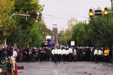 Ιράν: Οι δυνάμεις ασφαλείας χρησιμοποιούν ανελέητη βία, μαζικές συλλήψεις και βασανιστήρια για να συντρίψουν ειρηνικές διαδηλώσεις