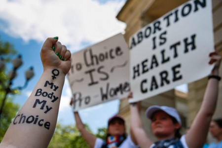 Το Τέξας καταργεί βίαια το δικαίωμα στην άμβλωση Το Τέξας καταργεί βίαια το δικαίωμα στην άμβλωση