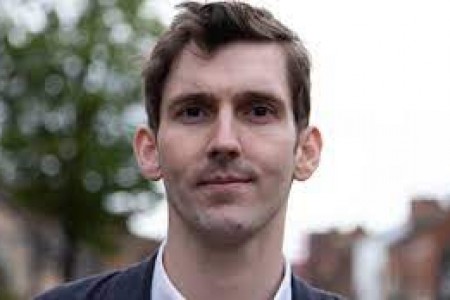 Γαλλία: Η καταδίκη αστυνομικού που επιτέθηκε στον εθελοντή του Καλαί στέλνει ισχυρό μήνυμα κατά της ατιμωρησίας