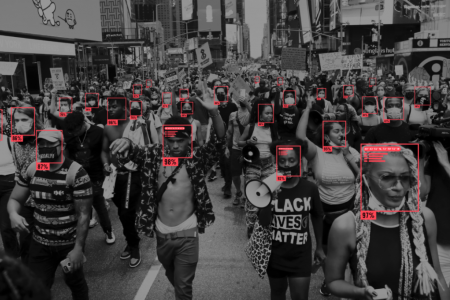 ΗΠΑ: Η τεχνολογία αναγνώρισης προσώπου ενισχύει τη ρατσιστική αστυνόμευση σωματικού ελέγχου στη Νέα Υόρκη – νέα έρευνα