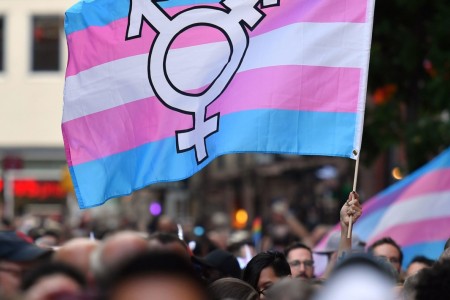 Κουβέιτ: Η ανατροπή του νόμου που ποινικοποιούσε τη «μίμηση του αντίθετου φύλου» αποτελεί πρόοδο για τα δικαιώματα των τρανς ατόμων 