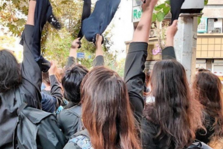 Ιράν: Δρακόντεια εκστρατεία για την επιβολή του νόμου περί υποχρεωτικής κάλυψης μέσω επιτήρησης και μαζικών κατασχέσεων αυτοκινήτων