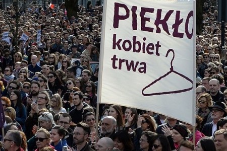 Πολωνία: Σημαντικό βήμα προς την παροχή πρόσβασης σε ασφαλείς και νόμιμες αμβλώσεις η ψηφοφορία