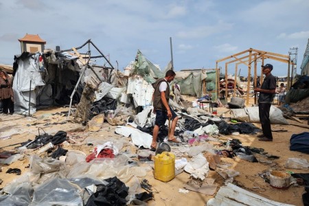 Οι ανθρωπιστικές οργανώσεις προειδοποιούν ότι τα νέα περάσματα και η «πλωτή αποβάθρα» είναι διακοσμητικές αλλαγές καθώς η ανθρωπιστική πρόσβαση διαλύεται στη Γάζα