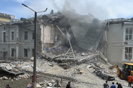 Ουκρανία: Ρωσικός πύραυλος χτύπησε νοσοκομείο παίδων, δεκάδες νεκροί σε ολόκληρη τη χώρα Ουκρανία: Ρωσικός πύραυλος χτύπησε νοσοκομείο παίδων, δεκάδες νεκροί σε ολόκληρη τη χώρα