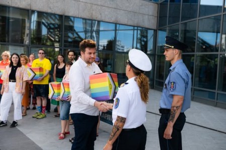 Ουγγαρία: Πάνω από 120.000 άνθρωποι από 73 χώρες υψώνουν τη φωνή τους για το Pride της Βουδαπέστης Ουγγαρία: Πάνω από 120.000 άνθρωποι από 73 χώρες υψώνουν τη φωνή τους για το Pride της Βουδαπέστης