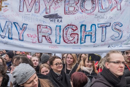 Ευρώπη: Τα υπάρχοντα εμπόδια στην πρόσβαση στην άμβλωση επιδεινώνονται από ανησυχητικές προσπάθειες περιορισμού των αναπαραγωγικών δικαιωμάτων Ευρώπη: Τα υπάρχοντα εμπόδια στην πρόσβαση στην άμβλωση επιδεινώνονται από ανησυχητικές προσπάθειες περιορισμού των αναπαραγωγικών δικαιωμάτων