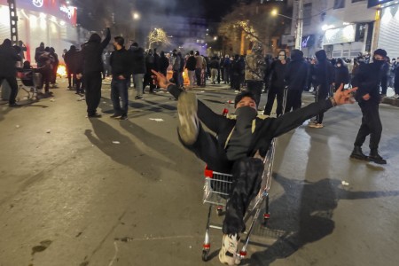 Ιράν: Η διακοπή στην πρόσβαση στο διαδίκτυο κρύβει παραβιάσεις στην κλιμακούμενη θανατηφόρα καταστολή των διαδηλωτριών και διαδηλωτών