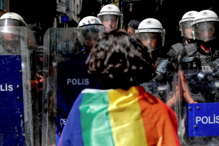 Τουρκία: Οι αρχές πρέπει να σταματήσουν την κλιμακούμενη καταστολή εναντίον των οργανώσεων για τα ΛΟΑΤΚΙ δικαιώματα και να απελευθερώσουν αμέσως τις/τους κρατούμενες/ους ακτιβίστριες/ές Τουρκία: Οι αρχές πρέπει να σταματήσουν την κλιμακούμενη καταστολή εναντίον των οργανώσεων για τα ΛΟΑΤΚΙ δικαιώματα και να απελευθερώσουν αμέσως τις/τους κρατούμενες/ους ακτιβίστριες/ές