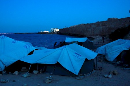 Ελλάδα: Συντετριμμένοι από φόβο και αβεβαιότητα για το μέλλον τους οι πρόσφυγες που βρίσκονται αποκλεισμένοι στα νησιά