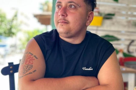 Πέρα από τα στερεότυπα: Μια κουβέντα με τον Μάικ για την τρανς πραγματικότητα
