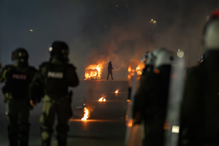 Η διαμαρτυρία σε κίνδυνο: Προστάτεψέ την! Η διαμαρτυρία σε κίνδυνο: Προστάτεψέ την!